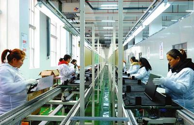 千余臺電腦液晶顯示器搭乘“長安號”啟運吉爾吉斯斯坦，助力中亞通訊產品市場發展